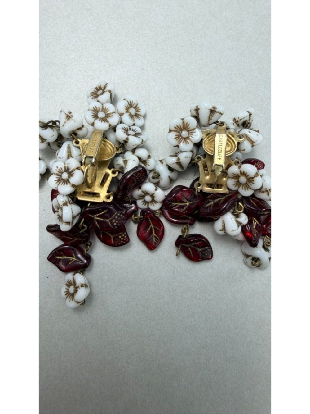 Castlecliff Floral Cluster Earrings Milk Glass Red Lucite Vintage - Picture 5 of 8